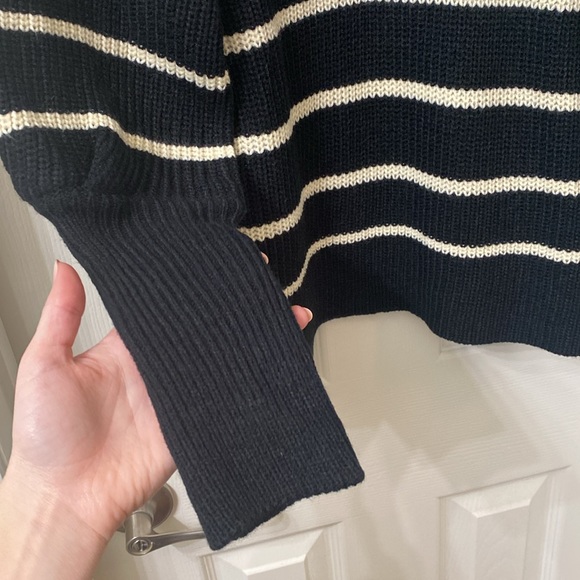 *NWOT* CY Fashion Striped Turtleneck Sweater🖤 - Picture 5 of 9